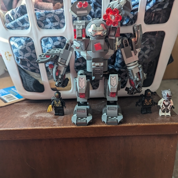 Lego - Picture 3 of 3